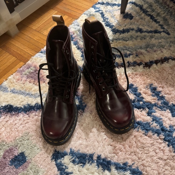 Dr Martens VEGAN 1460 LACE UP BOOTS Cherry Red — Oxford Rub Off Size L 7 - Picture 2 of 13